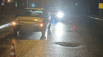 На Львівщині 50-річна жінка потрапила до лікарні через наїзд Dacia