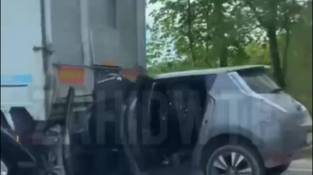 Біля Львова легковик потрапив під вантажівку