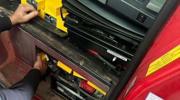 У Шегинях митники вилучили мікроавтобус контрабандиста телефонів на пів мільйона