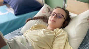 Пухлину розміром з диню видалили з тазу 11-річної дівчинки у Львові