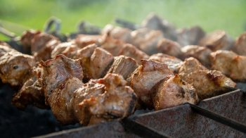 Рецепт шашлику зі свинини: як замаринувати м’ясо, щоб воно було соковитим