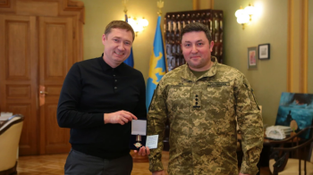 Керівник обласного управління Держспецзв’язку вручив нагрудний знак Максиму Козицькому