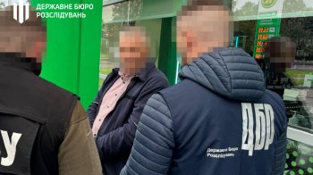 На Львівщині затримали на хабарі посадовця Держпродспоживслужби та брокера