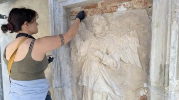 Львів відреставрує 400-річний рельєф Архангела на монастирі