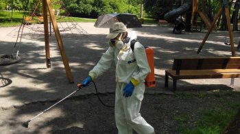 В одному з районів Львова оброблятимуть дитячі майданчики від кліщів: перелік адрес