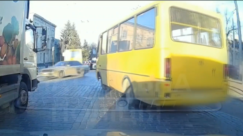 Проїхав на червоне: у Львові оштрафували водія маршрутки