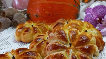 Булочки-гарбузики: готуємось до Хеловіну