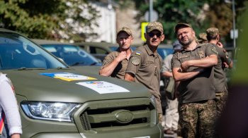 Британські фермери передали львівським підрозділам ще 38 позашляховиків