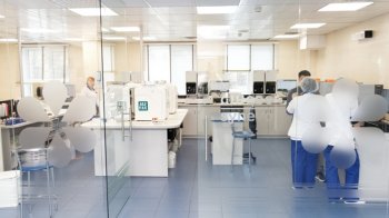 «Сінево» — найбільша мережа медичних лабораторій в Україні, яка налічує 340 відділень та вісім лабораторій, фото Дмитра Ларіна/«Української правди»