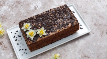 Як приготувати домашній пляцок “Снікерс”