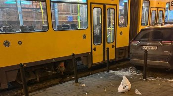 У центрі Львова трамвай збив чоловіка: потерпілому ампутувало дві ноги