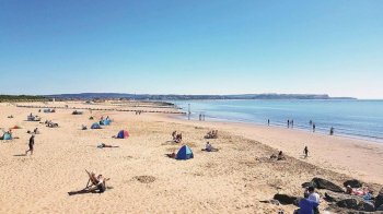 У Великій Британії померла біженка з України. Дівчину знайшли на пляжі без свідомості