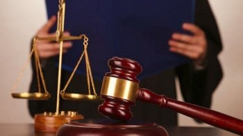 На Львівщині судитимуть внука, який у нетверезому стані бив та ображав 88-річну бабцю