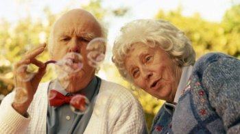 28 жовтня — День бабусь і дідусів: історія свята, листівки та привітання