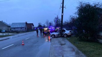 У Городку загинув 27-річний водій BMW, врізавшись в електроопору