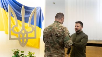 Президент відзначив державними нагородами 301 військового