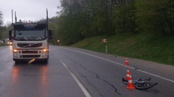 Під Львовом у ДТП зіткнулися фура та велосипедист