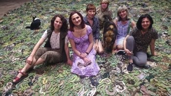 "Замовлення на передову "горіло", - у Червонограді сплели маскувальні сітки