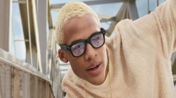 Facebook випустив "розумні" окуляри