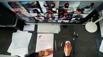 Можна буде перевестись в іншу школу чи стати в чергу до дитсадка: в Україні створять е-систему для освітян