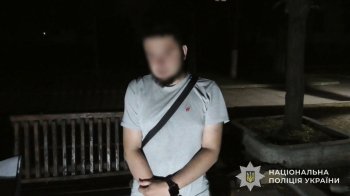 У центрі Шептицького троє підлітків вночі пограбували 30-річного чоловіка