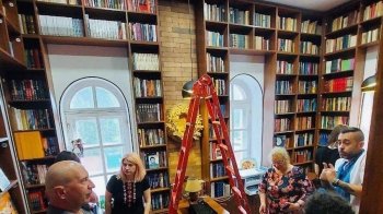 У Маріуполі росіяни спалили бібліотеку Храму Петра Могили з унікальними книгами