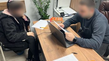 На Львівщині 27-річна жінка продавала дівчат у рабство за кордон