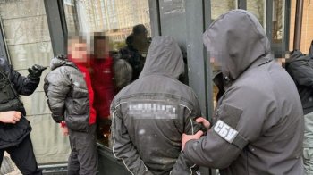 Четверо волинян вимагали 3000 доларів з пораненого військовослужбовця