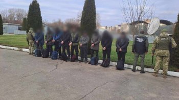 На Закарпатті виявили групу ухилянтів у схованці буса: двоє з них – зі Львівщини