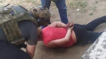 СБУ затримала групу злочинців, які продавали залишену російськими окупантами зброю