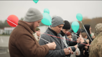 У Раві-Руській прикордонники створили “живу ялинку” під час новорічного флешмобу