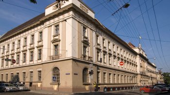 Прокуратура через суд хоче повернути державі будівлю Головної пошти у Львові