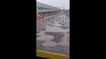 У мережі показали жахливу дорогу на Львівщині: тимчасовий міст через Західний Буг весь в ямах