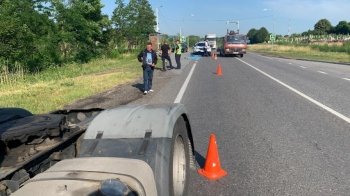 Поблизу Львова вантажівка збила літнього пішохода, він загинув