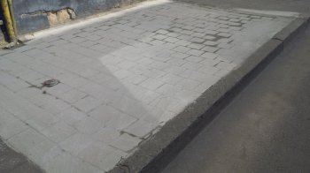 Замість того щоб стерти, замалювали: комунальники «відреагували» на прохання містян