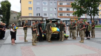 Дрогобич попрощався із загиблим на Донеччині Героєм (фото) 