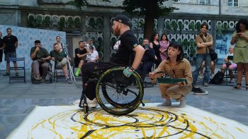 У Львові захисник встановить рекорд зі створення картини з допомогою крісла колісного