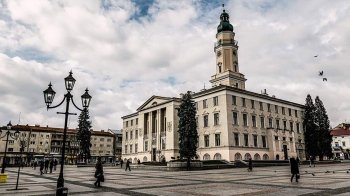 Чи готові школи Дрогобича до очного навчання та яка країна передала Львову 40 тонн гуманітарки: головні новини Львівщини за 7 серпня