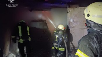 На Львівщині вночі у гаражі згорів автомобіль