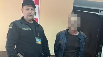 На пункті пропуску "Шегині" затримали чоловіка. який перебував у розшуку.