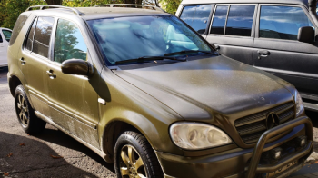 Зі Львівщини на передову передали ще два автомобілі