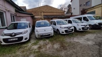 У Львові вже 5 місяців простоюють карети швидкої: чому гуманітарну допомогу не передають у прифронтові медзаклади