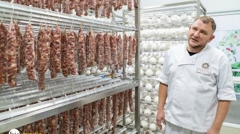 "Шкварка" для війська: як львівяни готують смаколики для армії