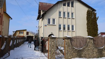 Сімʼя з Маріуполя з девʼятьма дітьми отримала новий дім на Львівщині