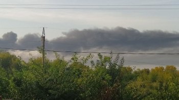 Дим в небі внаслідок пожежі. Фото Суспільне Тернопіль