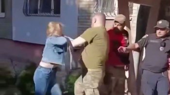 Після конфлікту з жінкою у Львові перевірять поліцейського зі складу групи оповіщення ТЦК