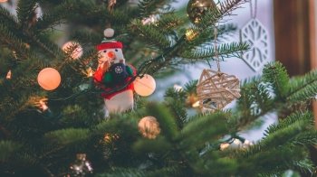 Ялинка, іграшки, кімната, лампочки