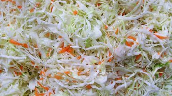 Маринована капуста “п’ятихвилинка”: рецепт хрумкої закуски