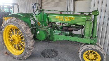 трактор John Deere