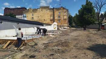 На «Добробуті» у Львові почали будувати кіоски – суд триває 59